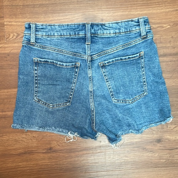 Old Navy Higher High Rise Sky-High A-Line Denim Short size 10 - Picture 3 of 3